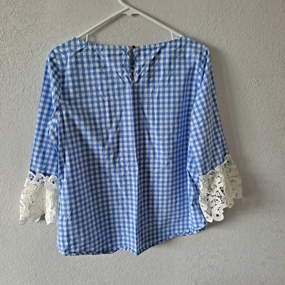 Liz Claiborne Blue Plaid Top with White Lace Elbow Sleeves - Picture 6 of 7